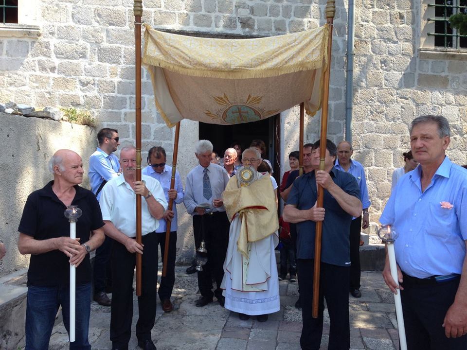 TJELOVO U ŽUPI ROŽAT NA MATICI MISA I PROCESIJA, 26. svibnja 2016.