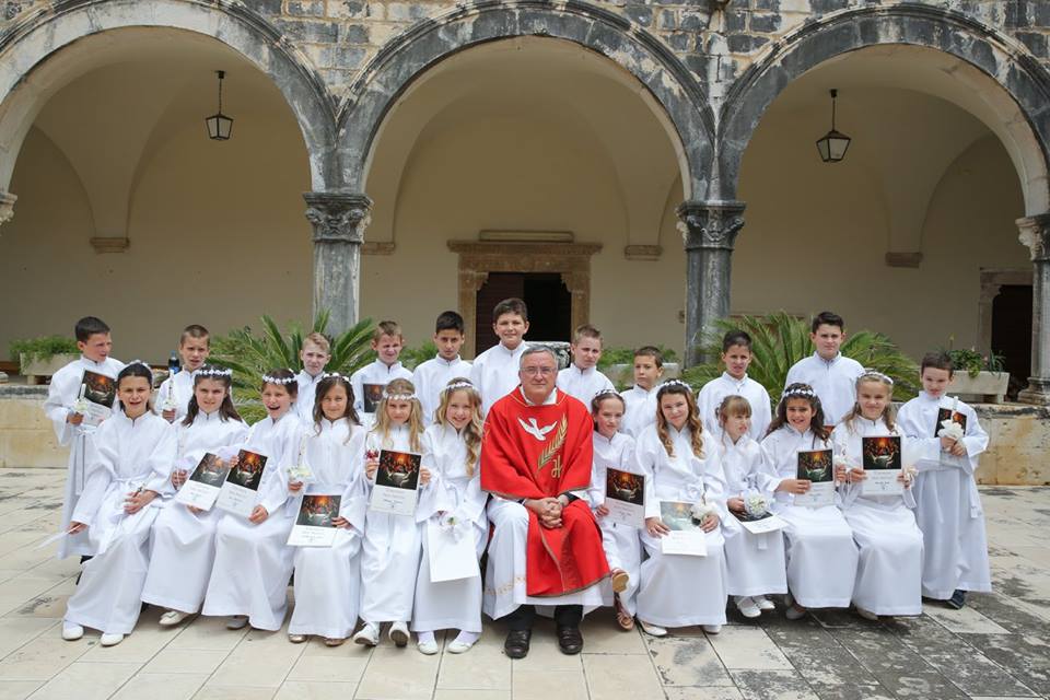 ROŽAT PRVA PRIČEST, 15. V. 2016
