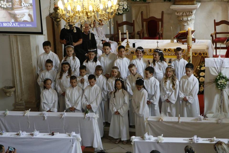 ROŽAT PRVA PRIČEST, 15. V. 2016.