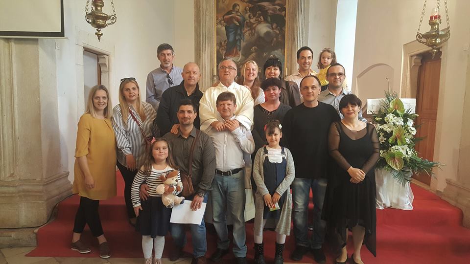 ROŽAT, 15  IV  2018  BIVŠI ZBOR MLADIH IZ MALE BRAĆE PJEVA NA KRAJ MISE