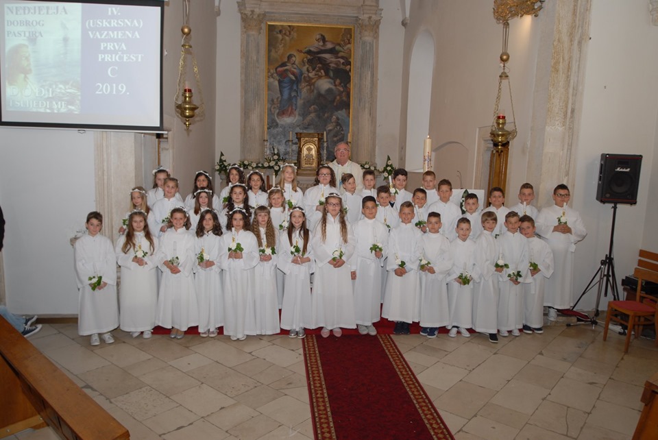 ROŽAT PRVA PRIČEST, 12. SVIBNJA 2019. službene fotografije i video