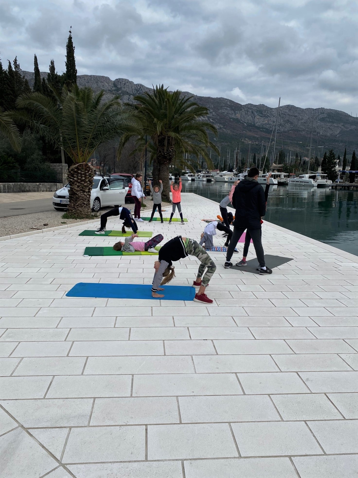 Mali gimnastičari na rivi u Rijeci Dubrovačkoj